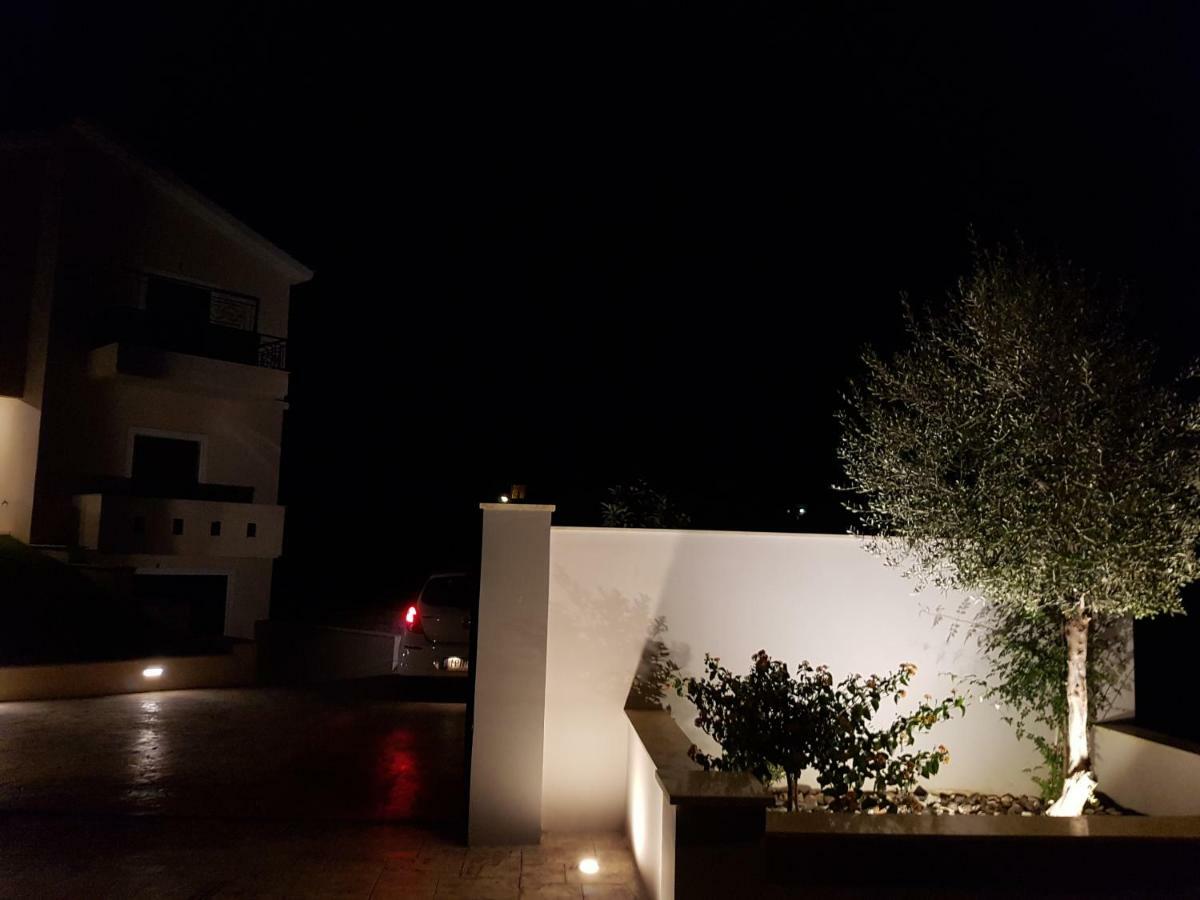 Dimitris Villa 艾伊翁 外观 照片